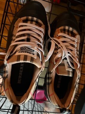 burberry shoes men size 7 , great condition worn twice